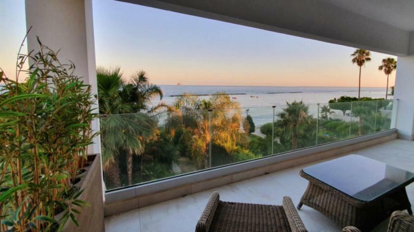 Ferienwohnung Pegasus Beach Front Limassol Exterior foto